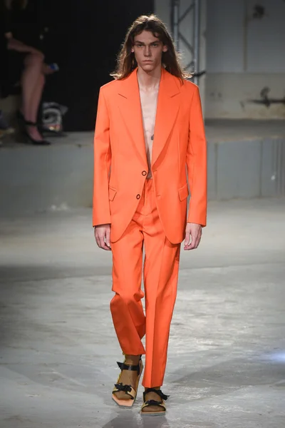 Look 14